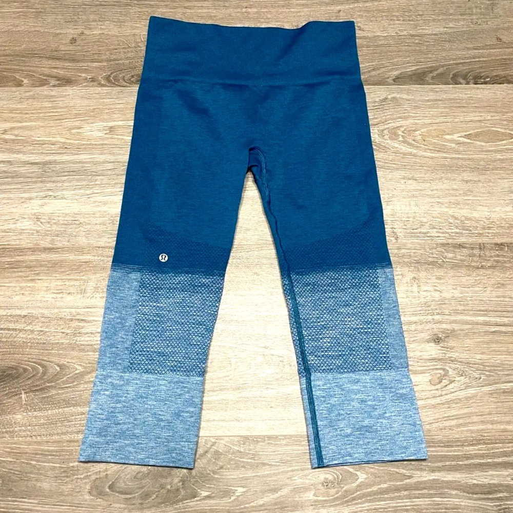 Lululemon Athletica Seamlessly Street Crop Leggings | Blue Ombre yoga pants